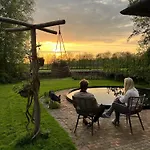 B&B Bij De Neckermolen- Bed And Beemster